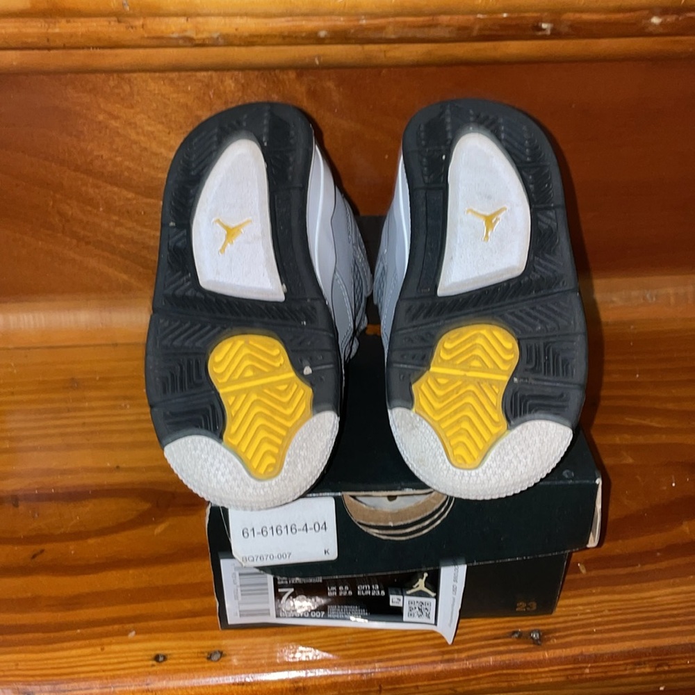 Retro Jordan 4, Gray, Size 7 - Picture 5 of 6